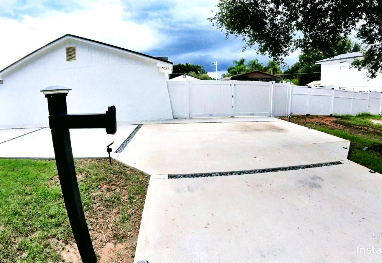 All Modern Studio With Private Entry & Parking. Brandon Luaran gambar